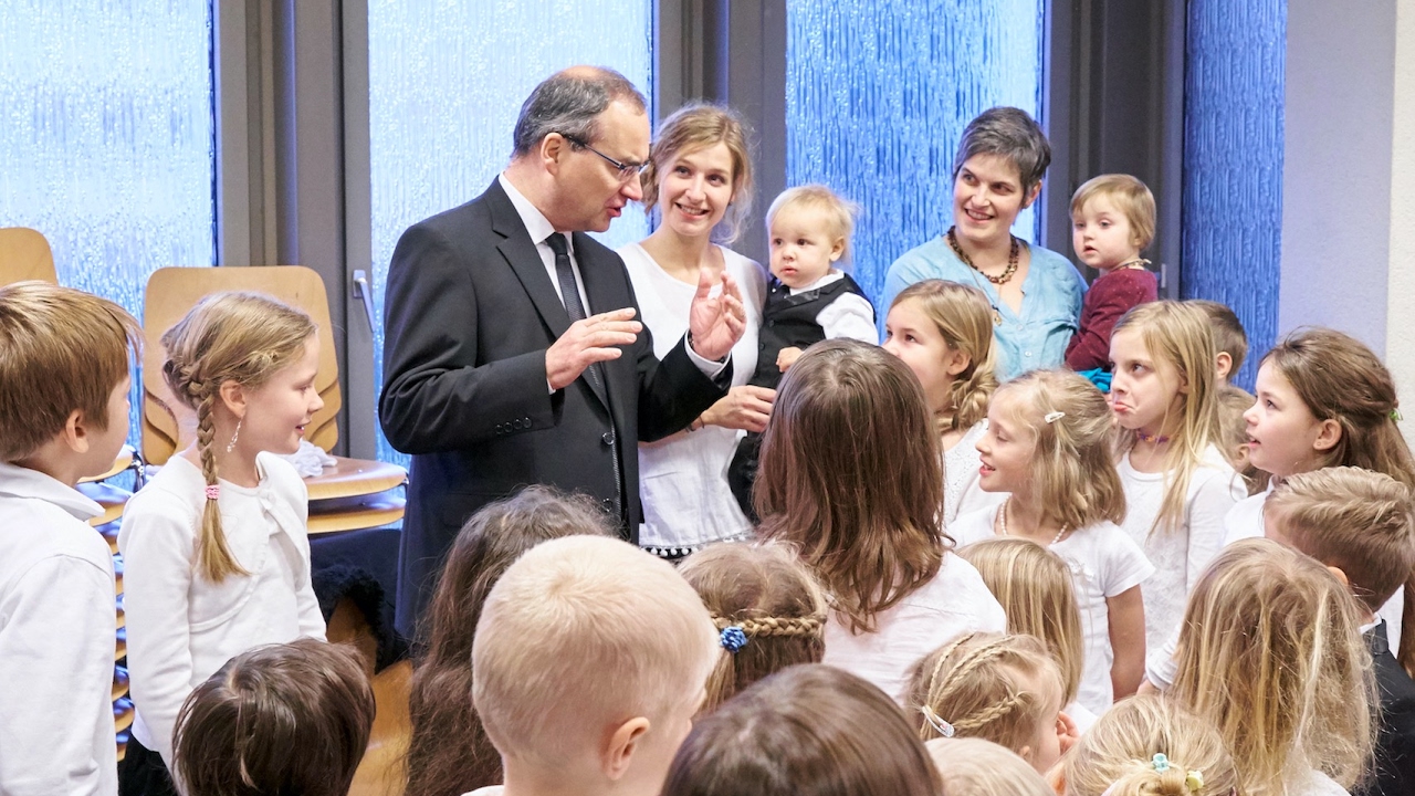 Ehre sei Gott: nach den Geboten handeln (4/7)