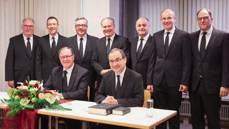 Ehre sei Gott: Die Würde des Menschen respektieren (3/7)