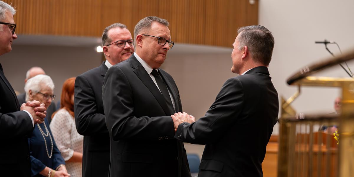 Leitungswechsel im Kirchenbezirk Wiesbaden:    Hans-Dieter Laux übernimmt Verantwortung