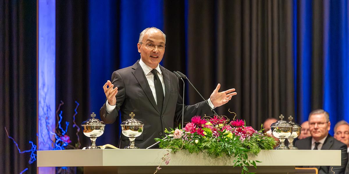 Stammapostelhelfer in Lindlar:    Der Senfkornglaube    an den großen Gott