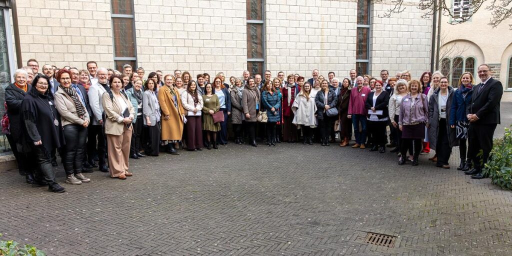 Kinderbeauftragte tagen in Bergisch Gladbach:    „Kinder sind Geschenke Gottes!“