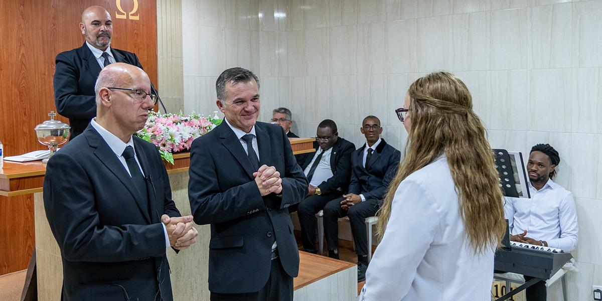 Bezirksapostel besucht Lissabon:    Gottesdienst und Gespräche prägen Kurzreise