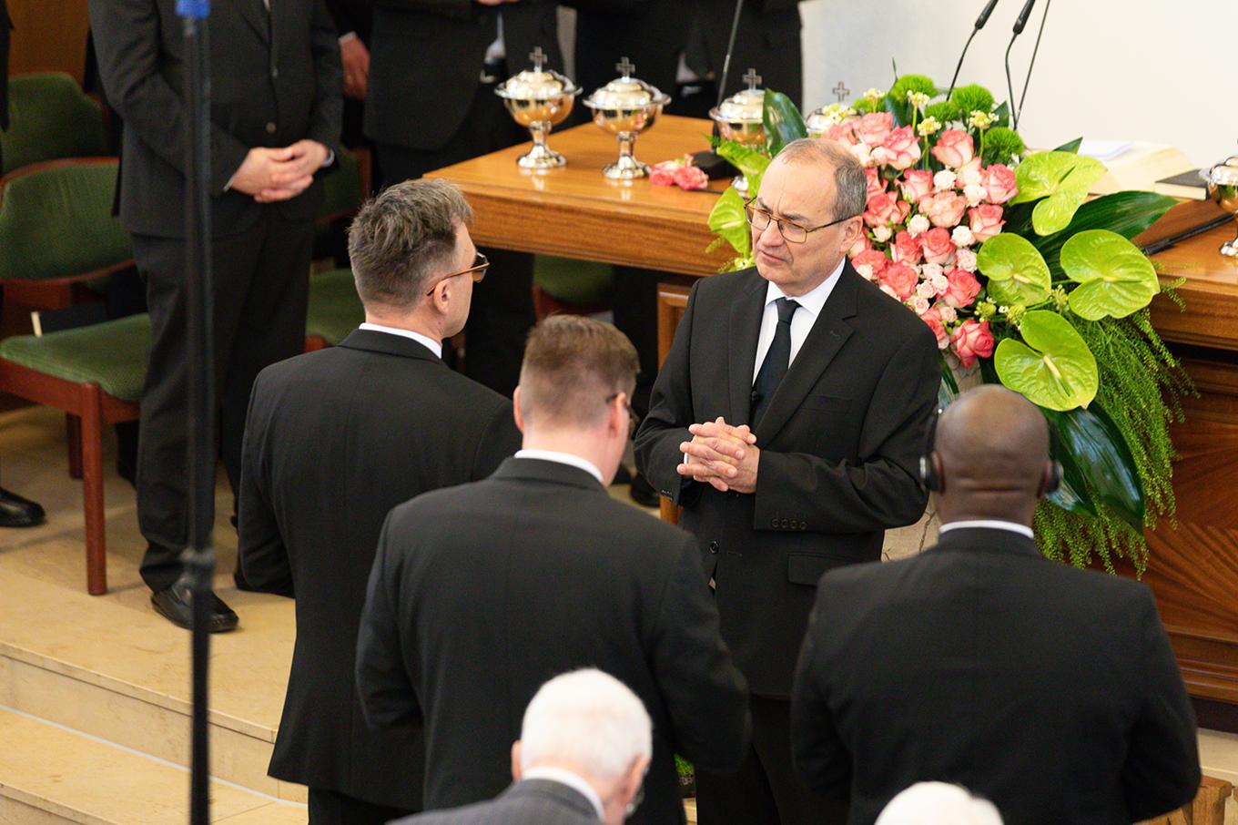 Mike Dietel zum Apostel ordiniert