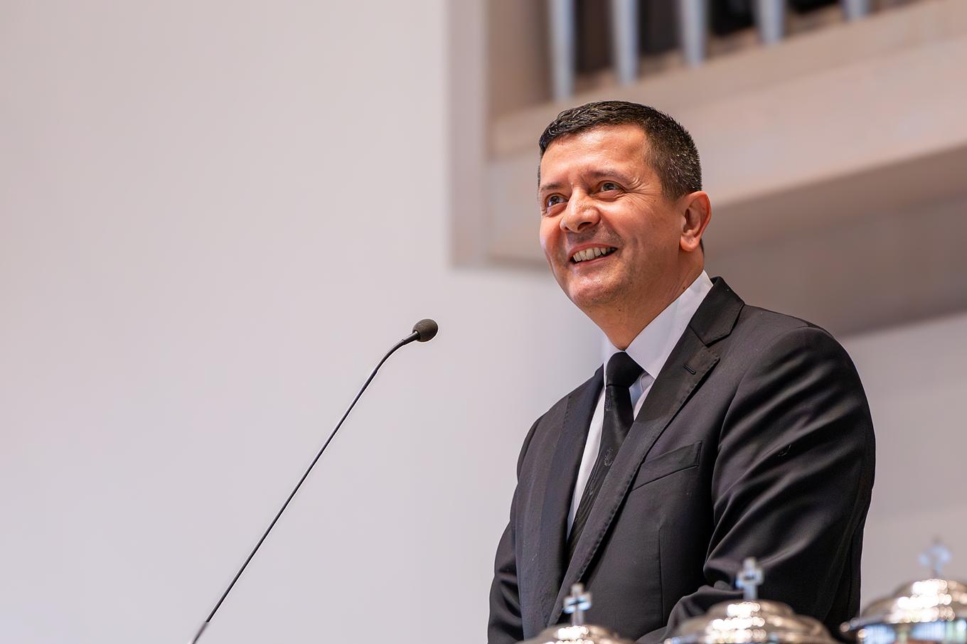 David Heynes neuer Bezirksapostel