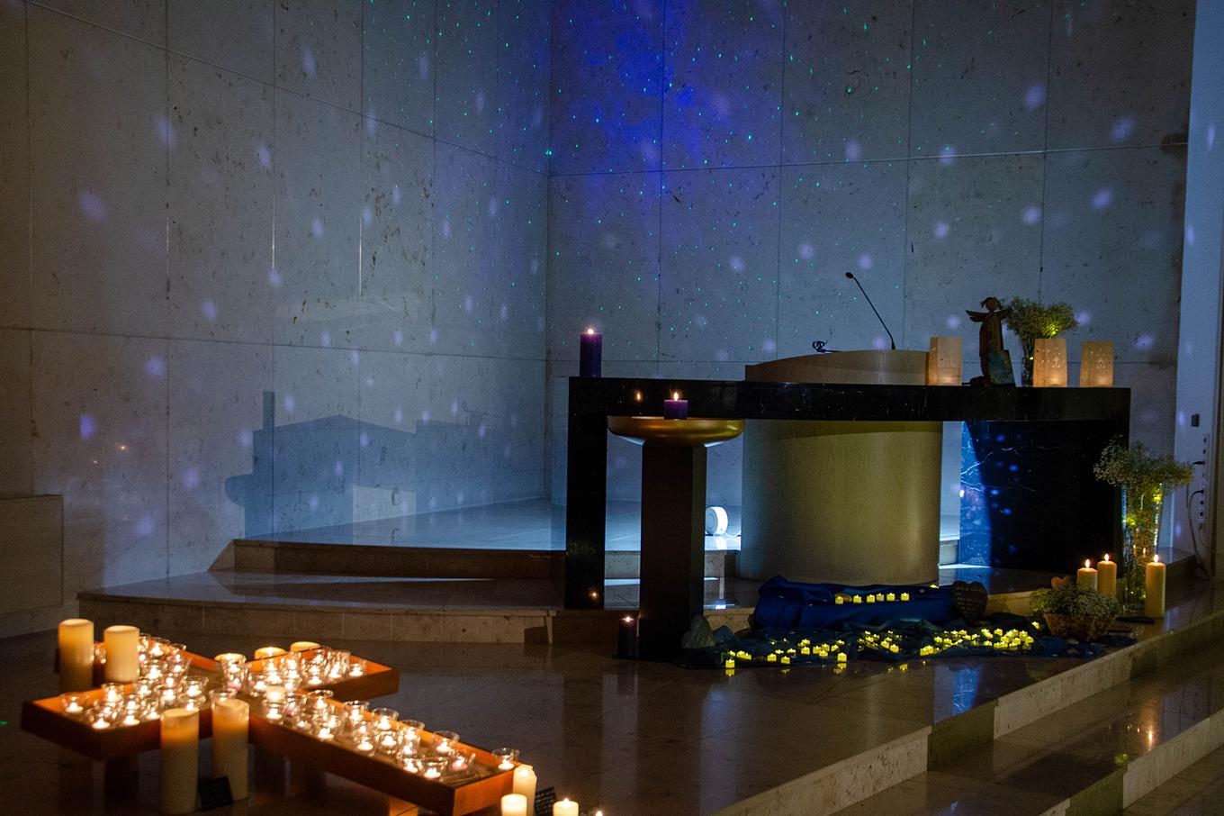 Stilles Gedenken an verstorbene Kinder