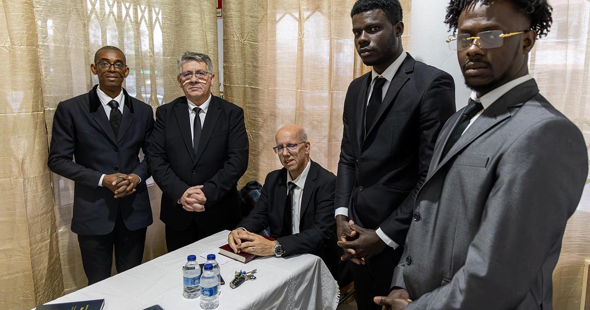 Da garagem para instalações arrendadas: a comunidade de Sangalhos celebra serviço divino de consagração