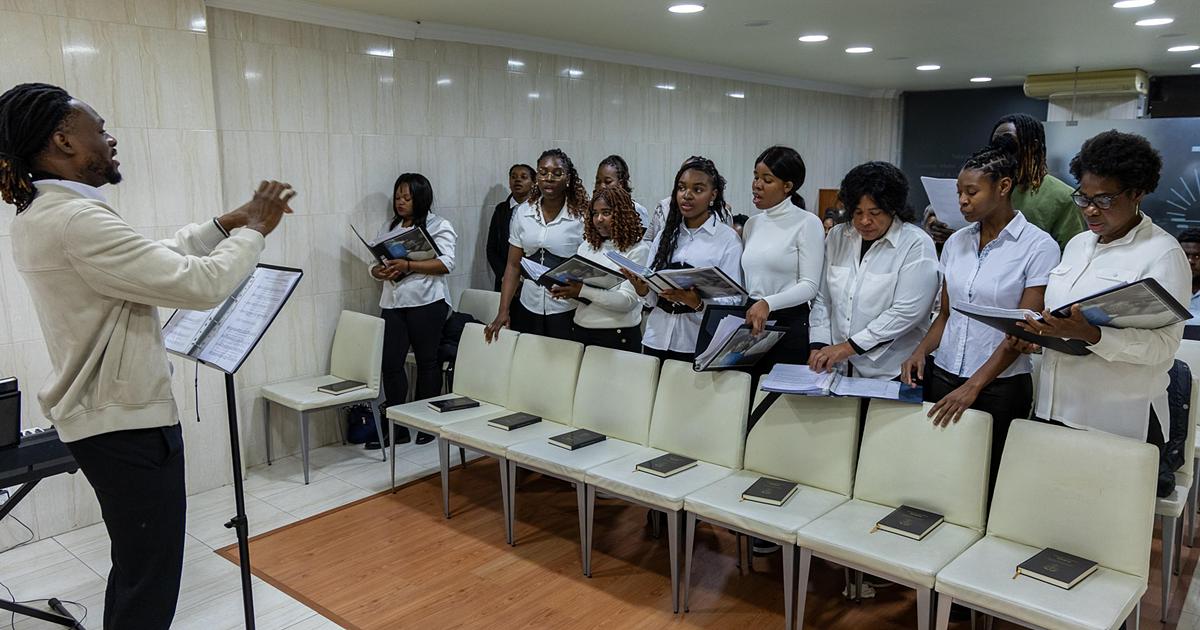 Apóstolo de distrito visita Lisboa: a curta viagem é marcada por reuniões e um serviço divino