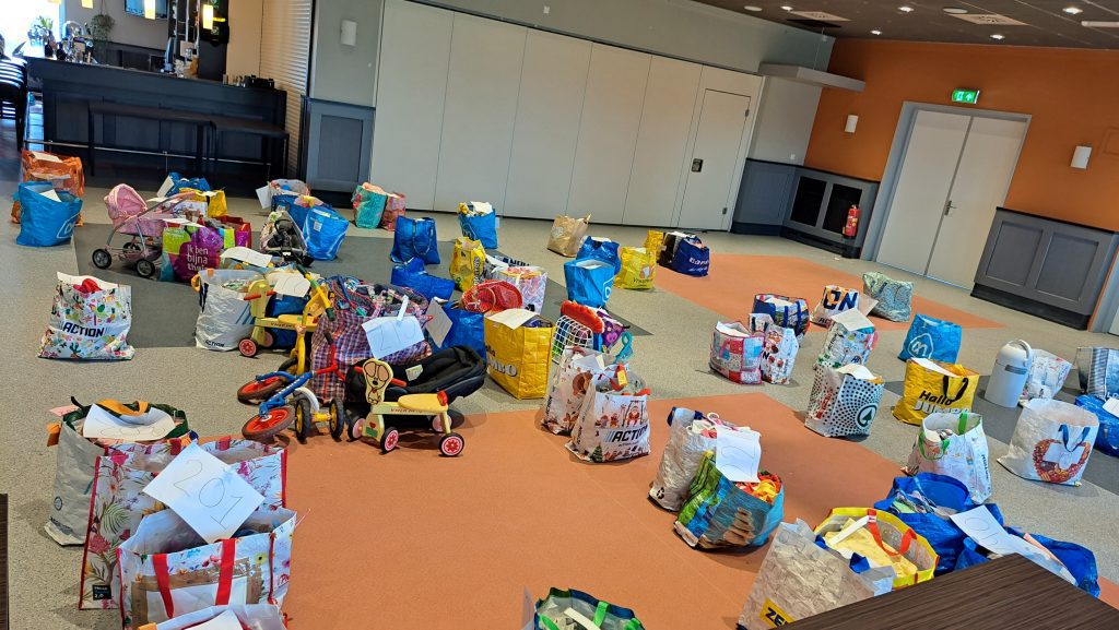 Kinderkledingbeurs Kudelstaart: win-win-win – Stichting Corantijn