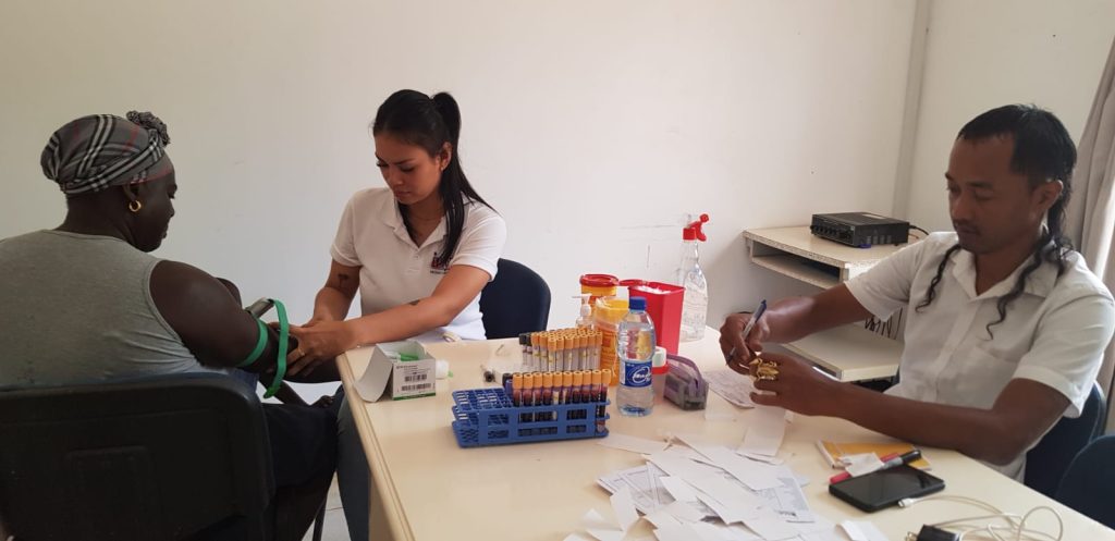 Personeel polikliniek bezoekt Companiekreek – Stichting Corantijn