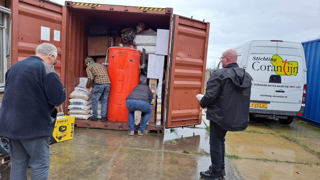 Bronnen boren voor drinkwater – Stichting Corantijn