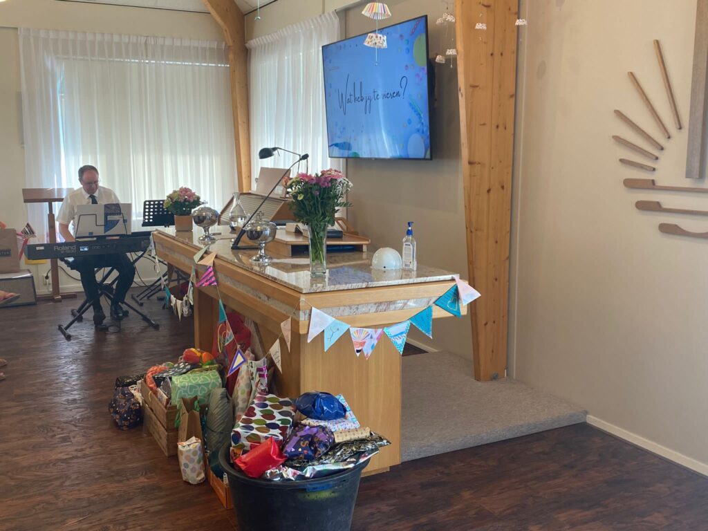 Tieners geven aan tieners in Suriname – Stichting Corantijn