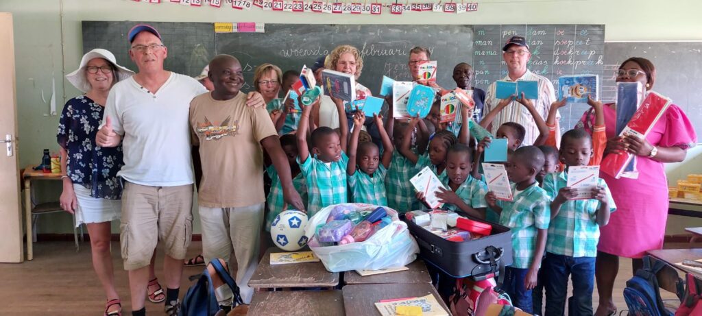 Bevriende echtparen in de bres voor basisscholen – Stichting Corantijn