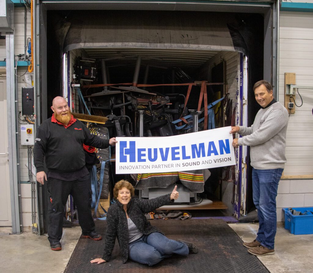 Schenking bureaus en bureaustoelen – Stichting Corantijn