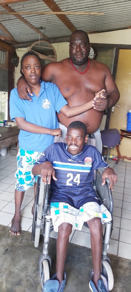 Rolstoel voor Chevaro – Stichting Corantijn