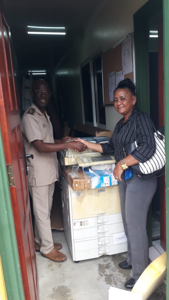 Inrichten ruimte Burgerzaken in Snesikondre – Stichting Corantijn