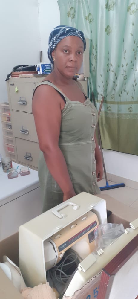 Naaimachine geeft brood op de plank – Stichting Corantijn