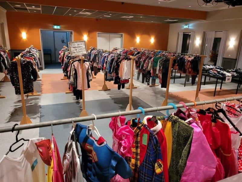 Kinderkledingbeurs weer van start – Stichting Corantijn