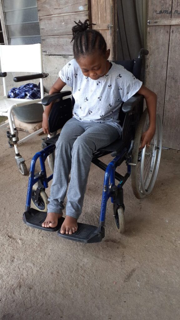 Meisje geholpen in Abadoe Kondre – Stichting Corantijn