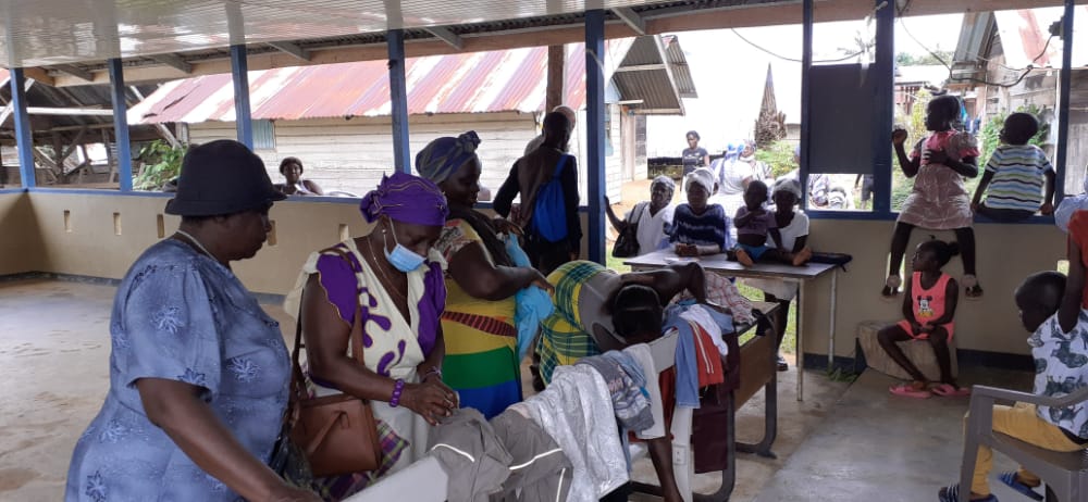 Nieuw-Aurora ontvangt kleding – Stichting Corantijn