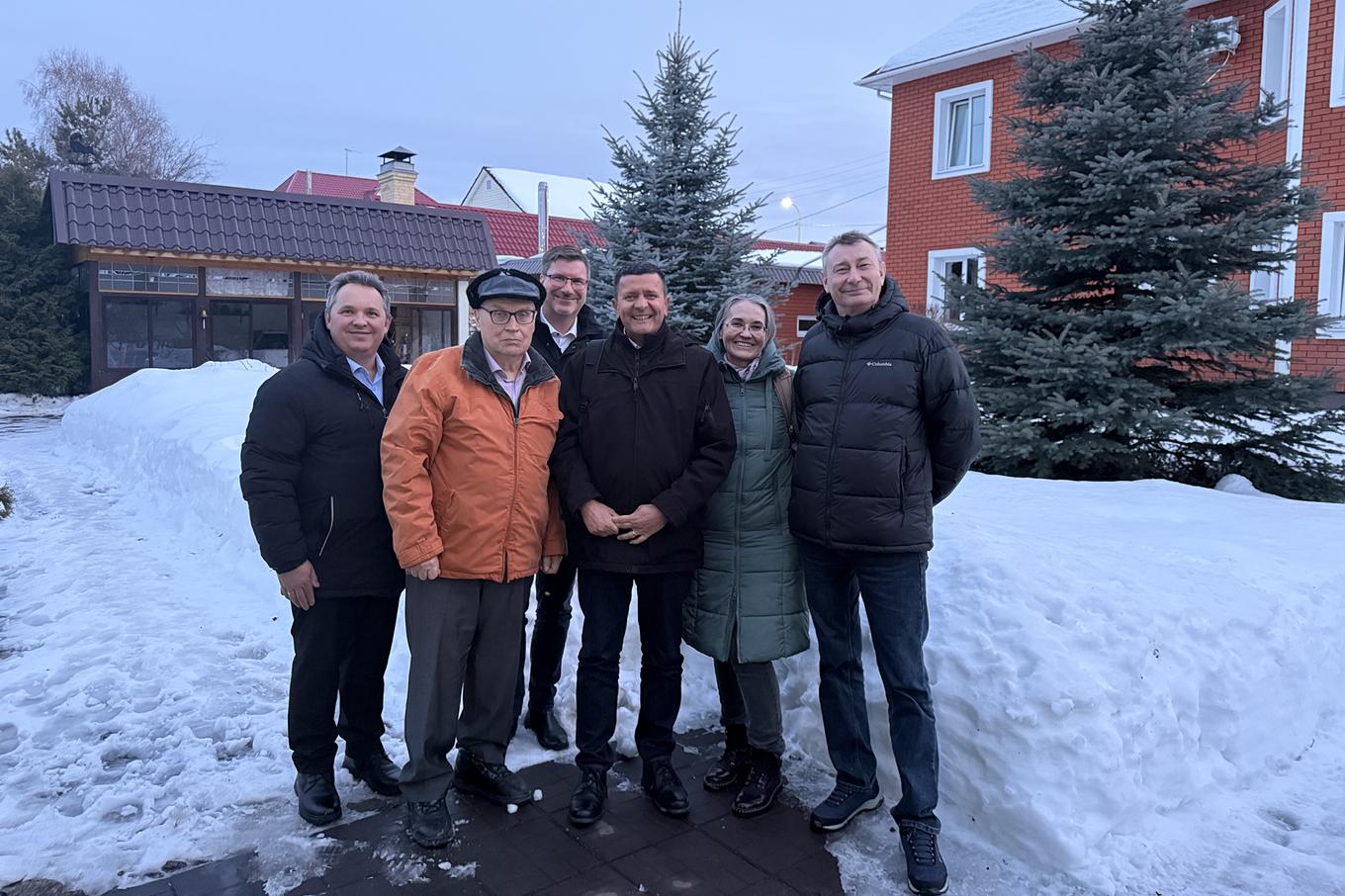 Bezirksapostel besucht Gemeinden in Sibirien