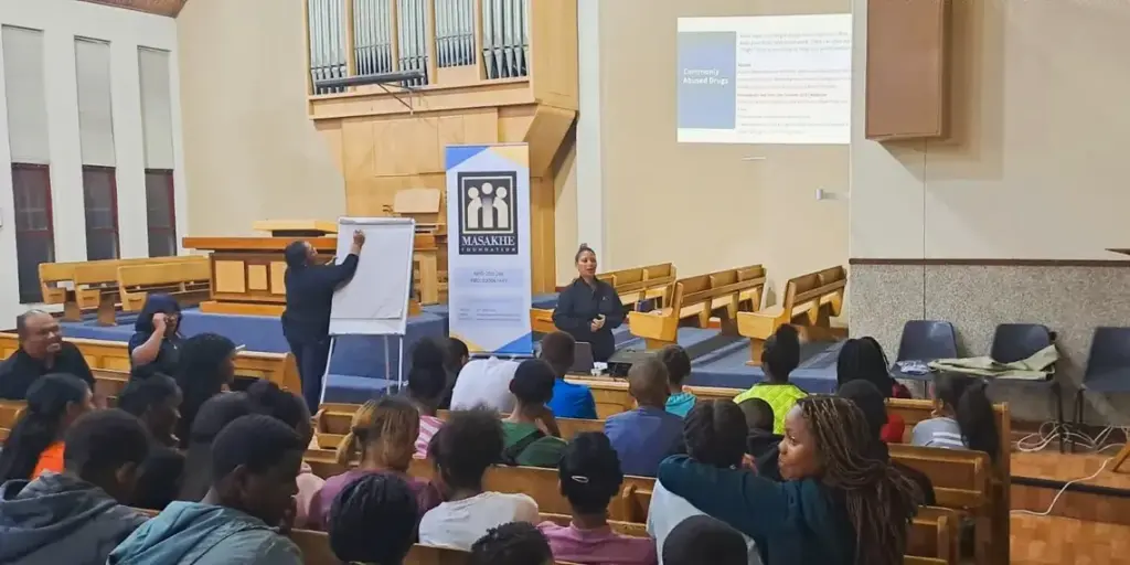 Wissen, Wandel, Wirkung: Verbesserte Trainings gegen Drogenmissbrauch in Südafrika
