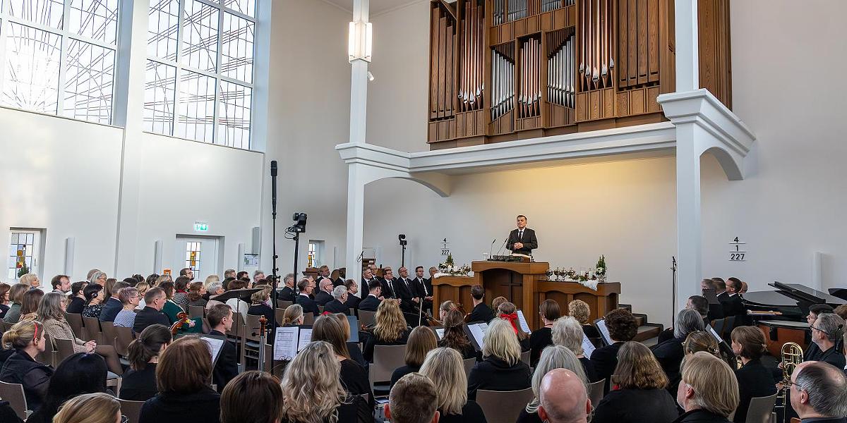 Zentralgottesdienst 2025 aus Bielefeld:    „Lasst uns festhalten an der Hoffnung“