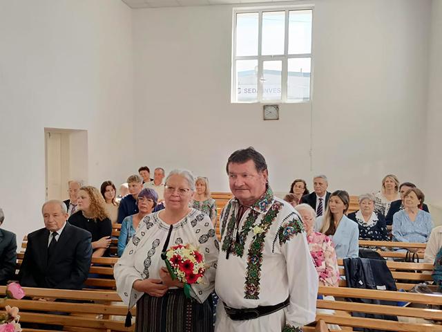 Biserica Nouapostolică,Nunta de Aur a Prezbiterului districtual Apetrei și a soției lui, Cornelia