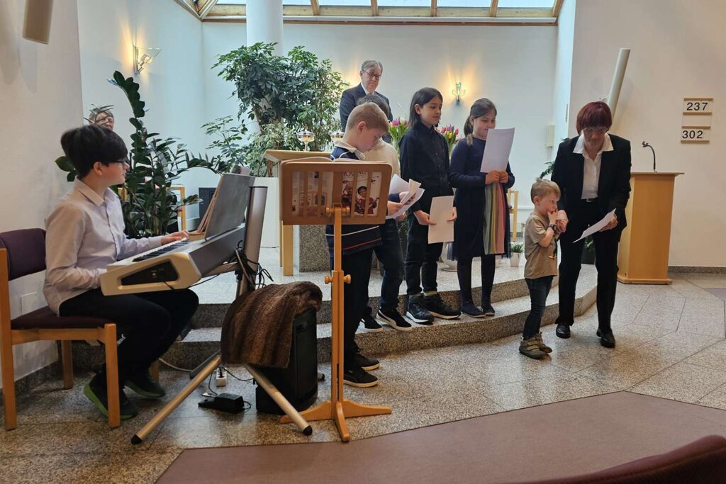 Kinder in der Mitte der Gemeinde Vöcklabruck