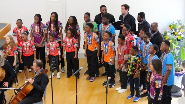 Des voix d&rsquo;enfants célèbrent leur meilleur ami