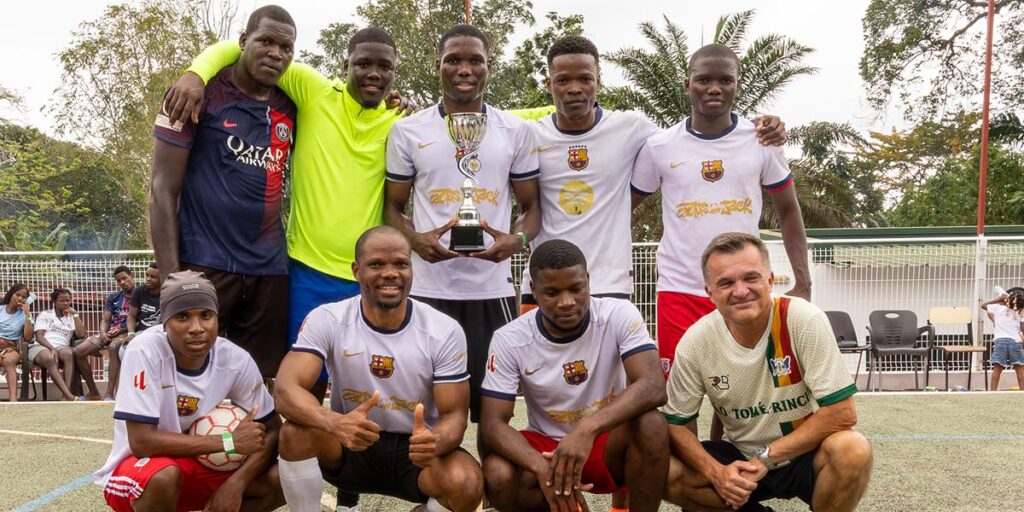 Bezirksapostel auf São Tomé:     Fußballturnier und Ordinationen